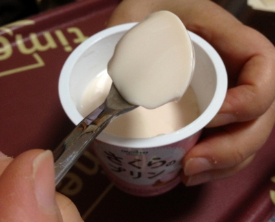 今日のおやつは「さくらのプリン」でした