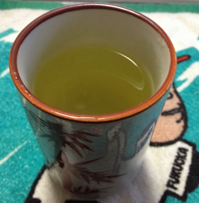 レモンの葉でお茶を作って飲みました