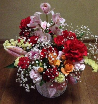 母の日の生花アレンジメントを宅配手配しました