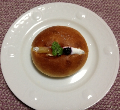 今日のおやつは「ブゥランジェリィ・アペのパン」でした