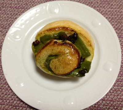 今日のおやつは「ブゥランジェリィ・アペのパン」でした