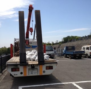 今日は月命日なのでお墓参りへ行きました