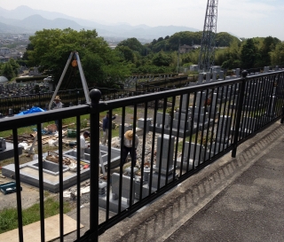 今日は月命日なのでお墓参りへ行きました