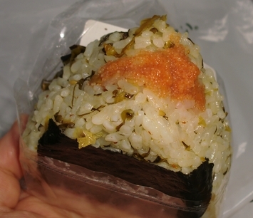 ミニストップの手作りおにぎりの高菜明太子を食べました