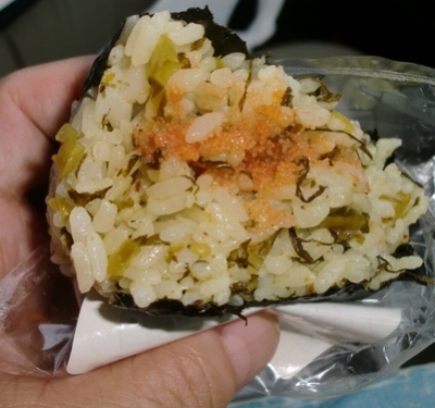 ミニストップの手作りおにぎりの高菜明太子を食べました