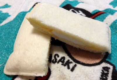今日のおやつは「ランチパック(伊予柑&ホイップ)」でした