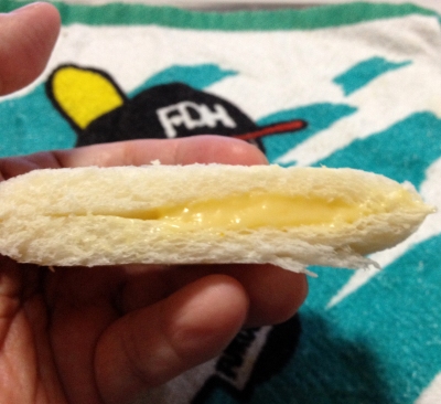 今日のおやつは「ランチパック(カスタードクリームとチョコクリーム)」でした