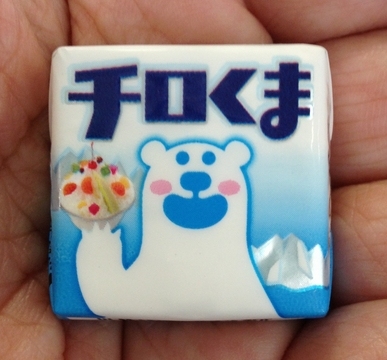 買ったお菓子は、チロルチョコシリーズの新商品