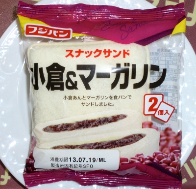 今日のおやつは「スナックサンド(小倉&マーガリン)」