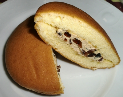 今日のおやつは「珈琲ブッセ」でした