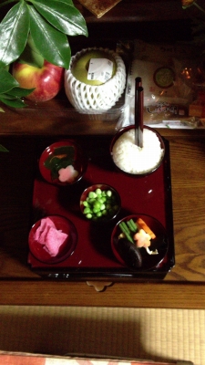昨日はお坊さんにお参りしていただきました