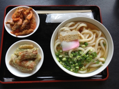 その後の、昼食で、いっぱい、うどんを食べました