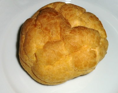 今日のおやつは「愛媛県産いよかんシュークリーム」でした