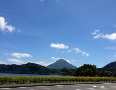 お昼ご飯を食べに池田湖へ行きました