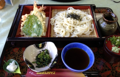 お昼ご飯を食べに池田湖へ行きました
