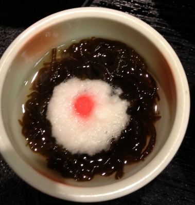 温泉旅館で料理を楽しみ、友達と出会いを楽しみました