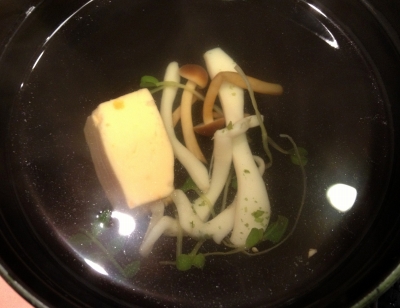 温泉旅館で料理を楽しみ、友達と出会いを楽しみました