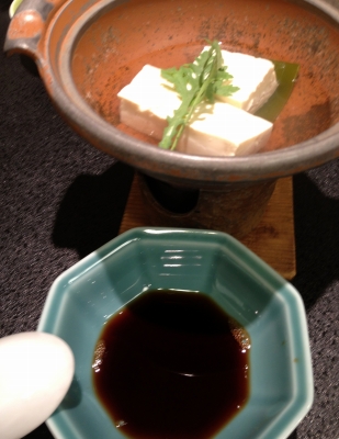 温泉旅館で料理を楽しみ、友達と出会いを楽しみました