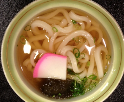 温泉旅館で料理を楽しみ、友達と出会いを楽しみました