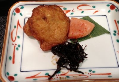 温泉旅館で料理を楽しみ、友達と出会いを楽しみました