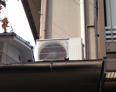 やっと夏が終わり始めた頃にエアコンが付きました