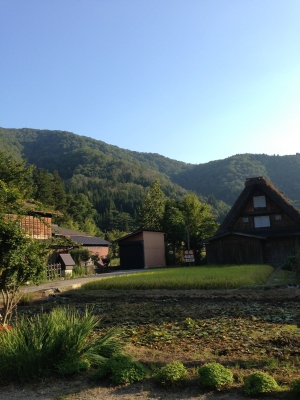 親父との2人旅の最初の目的地の白川郷へ行って来ました