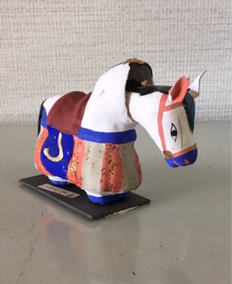郷土玩具と馬 | 鈴を振りふり