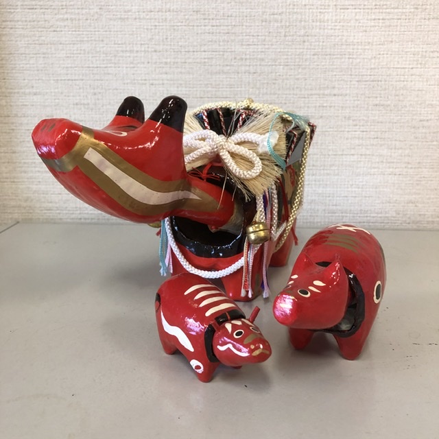 赤い郷土玩具・1 | 鈴を振りふり