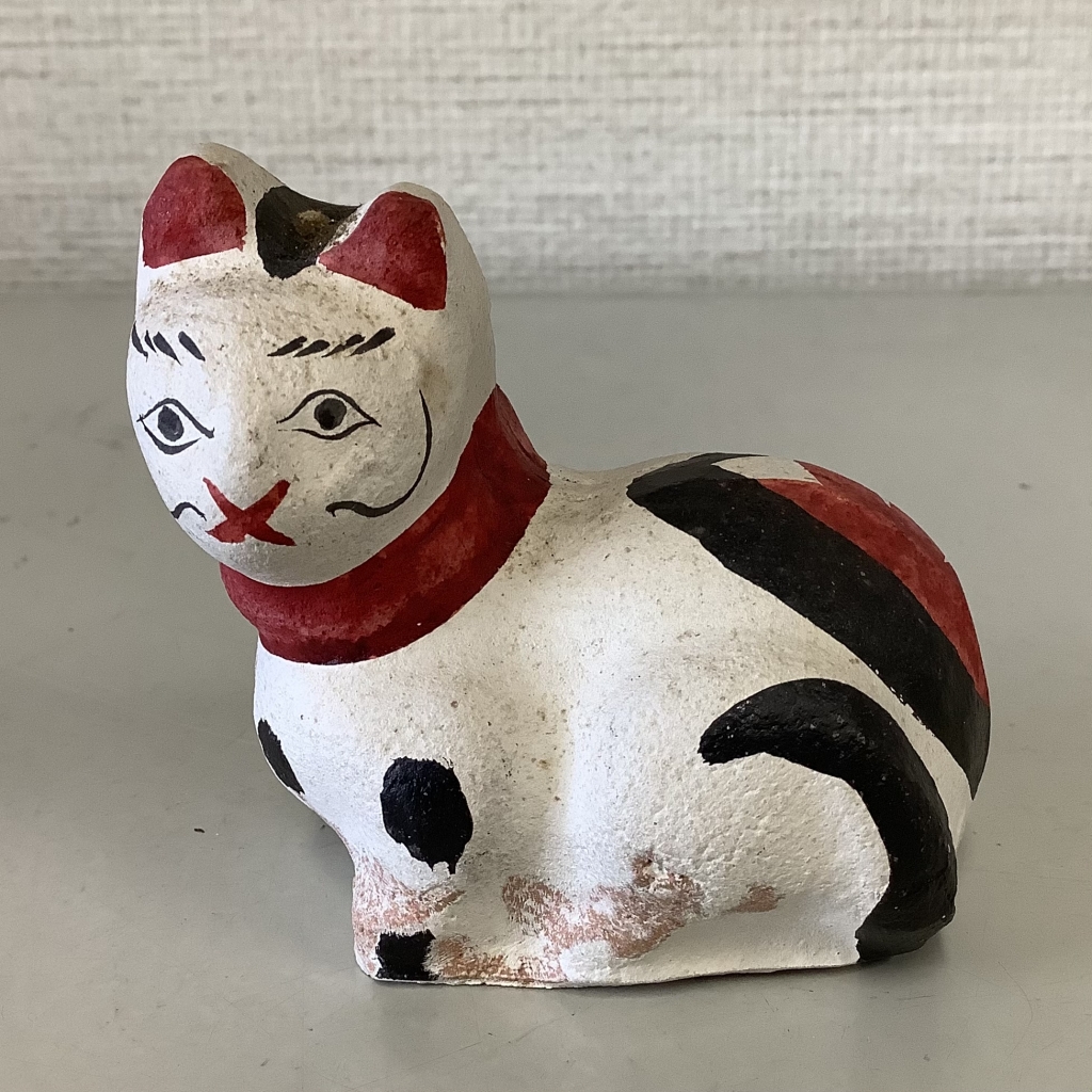 猫の郷土玩具 | 鈴を振りふり