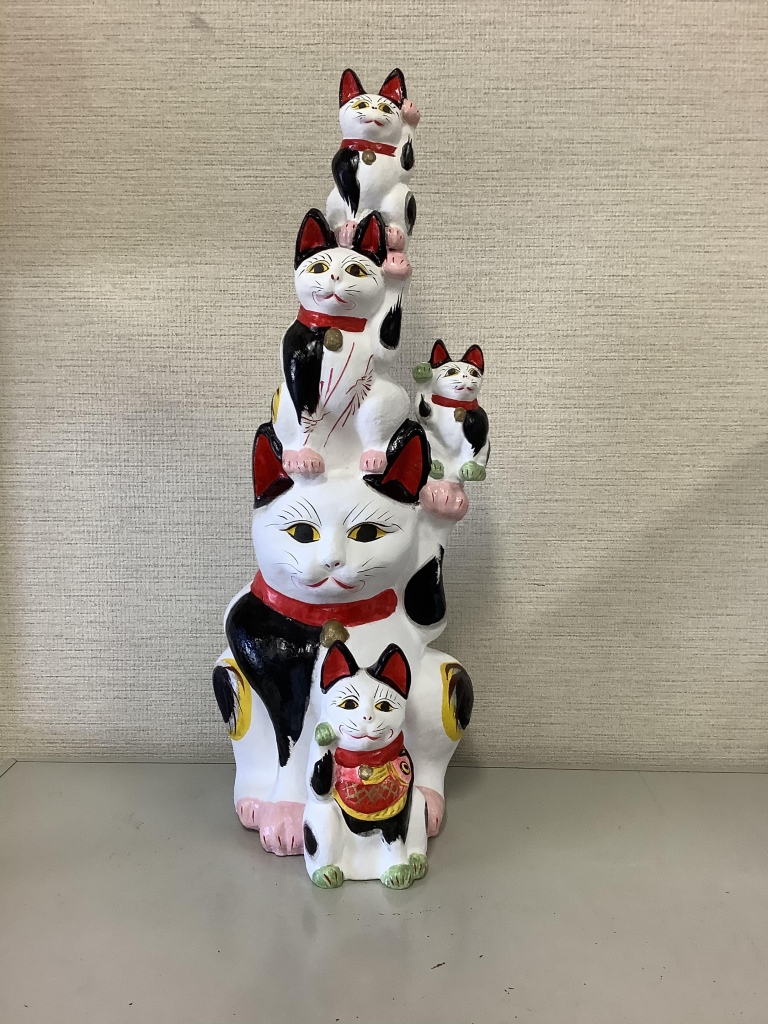 11186円 オンラインショップ ヤチコダルマ 張り子 猫抱っこ 白猫 達磨 郷土玩具