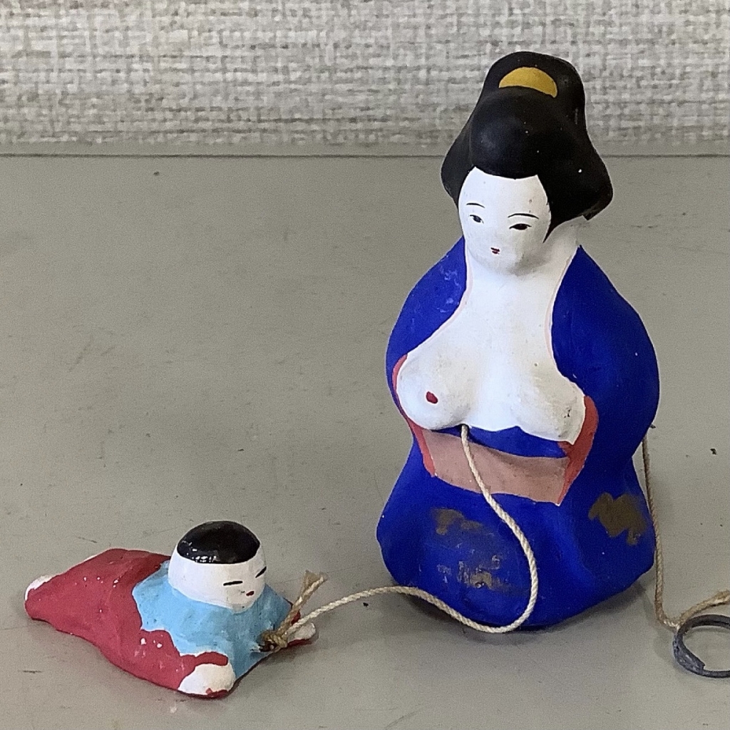 鈴を振りふり