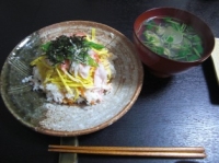 ちらし寿司とはまぐりのお吸い物