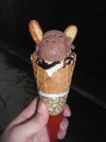ダブルアイスにパイの耳つき