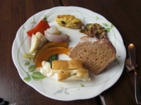 パンにも野菜料理にもハーブが使われています