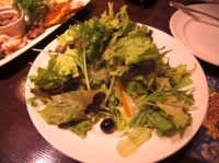 食べかけのサラダ
