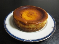 お皿にのっけたチーズケーキ
