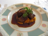 メインは牛バラ肉の煮込み