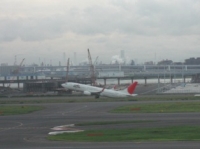 飛び立つ飛行機