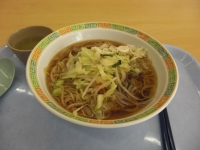 学食の野菜ラーメン
