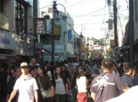 人だらけの小町通り