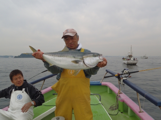 PB070015アジ泳がせで良型ワラサ.JPG