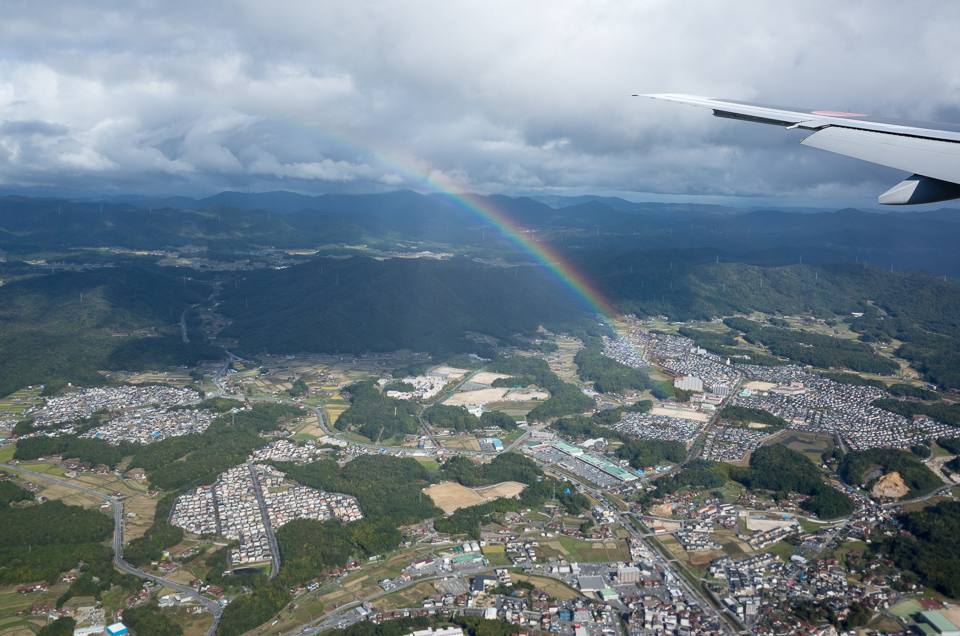 飛行機から見た虹