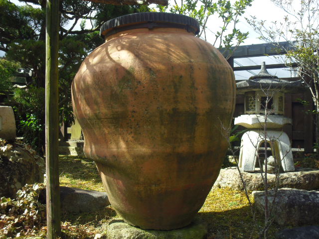 庭の大壺 | 丸十製陶のブログ