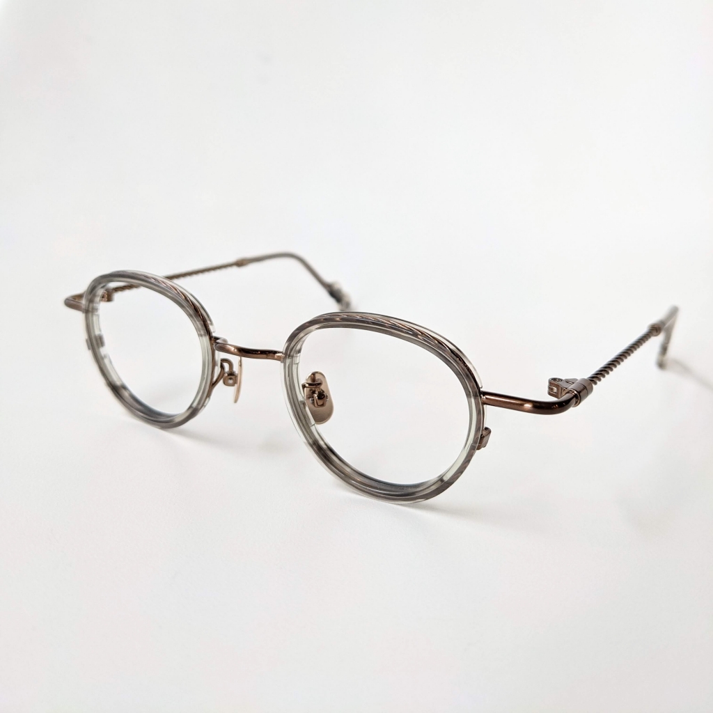強度近視さんにオススメできる「きれいめコーデにぴったりなメガネ」を