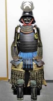 鉄黒漆塗頭形兜 鉄黒漆塗桶側二枚胴具足