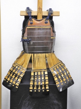 鉄黒漆塗桶側二枚胴【鎧 販売情報】