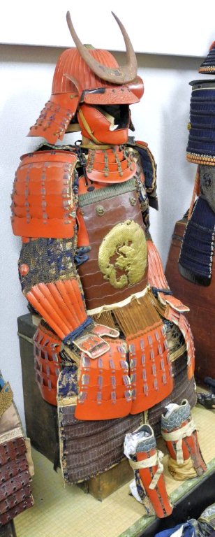 甲冑/鎧 鉄黒漆塗本小札肩白萌黄糸威二枚胴具足（BU-010325