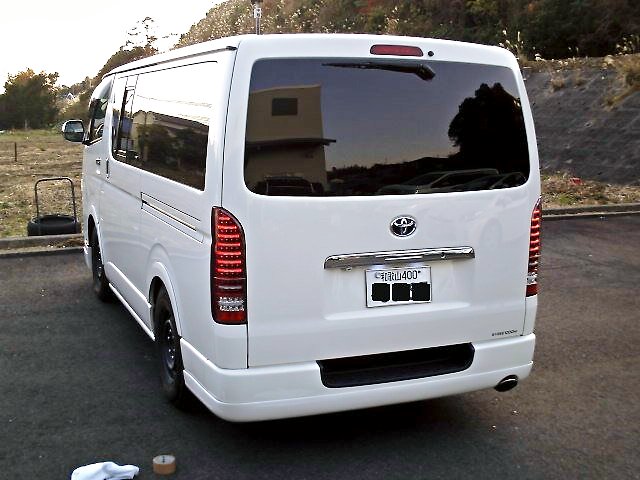 ハイエース ヴァレンティＬＥＤテールランプ 装着～♪ | カー
