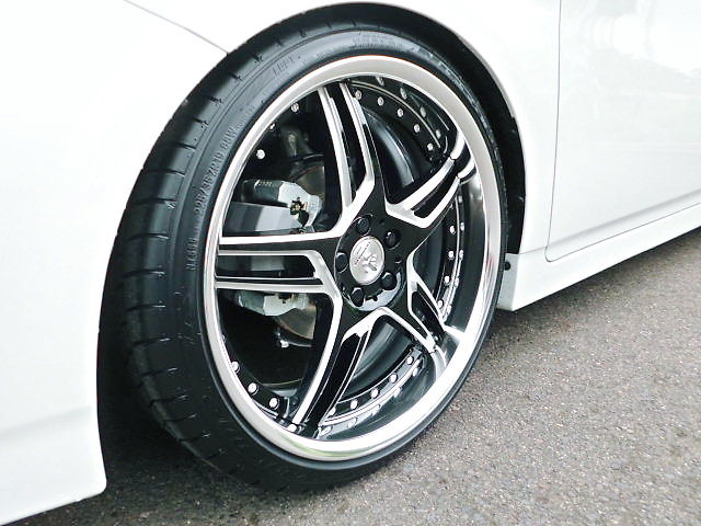 プリウス ワーク デュランダルDD5、2 19インチホイール 装着