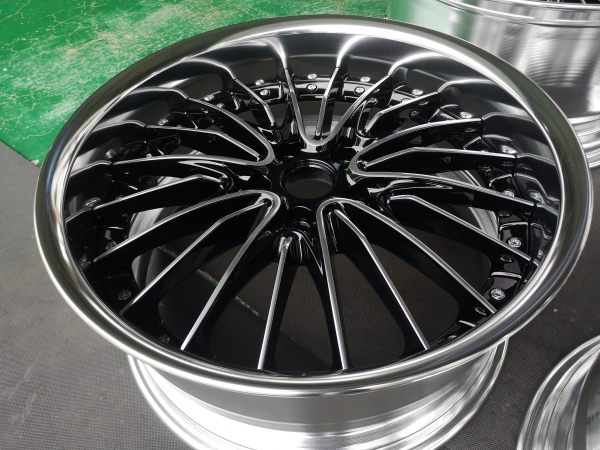 WORK SCHWERT REGNITZ ブラックミラーバフ 入荷～♪ | カー